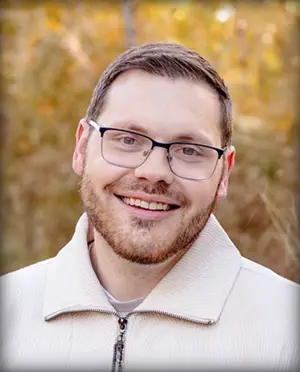 Chandler Coomes, Therapist